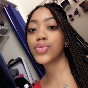 Meet your Posher, Alexis